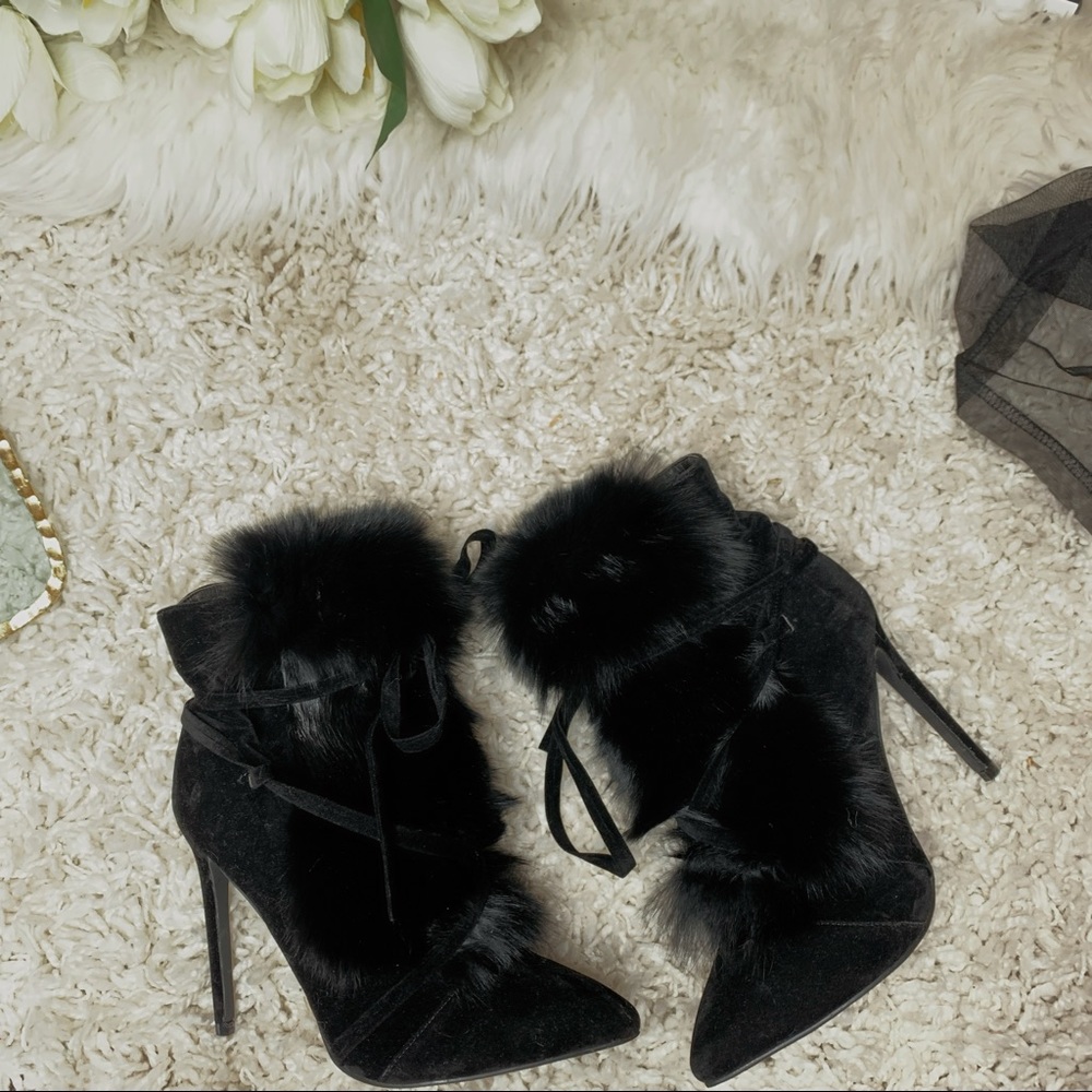 Liliana Faux Fur Black boots size 8